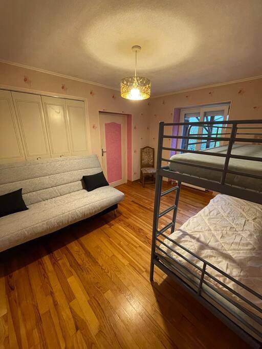 Location de vacances pour 8 personnes, avec vue et terrasse, animaux acceptés à Saint-Vallier (Saône-et-Loire) - 2