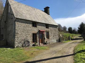 Gîte pour 5 personnes, avec terrasse et vue, animaux acceptés à Sourdeval