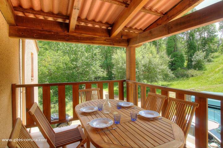 Gîte pour 5 personnes, avec Terrasse ainsi que Jardin et Vue à Bastelica