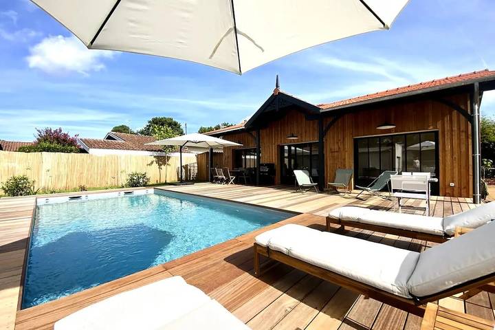 Villa pour 8 personnes, avec Terrasse ainsi que Jardin et Piscine à Gujan-Mestras
