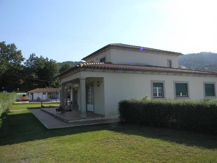 Gîte pour 8 personnes, avec Terrasse ainsi que Jardin et Piscine dans Geraz Do Lima - 4