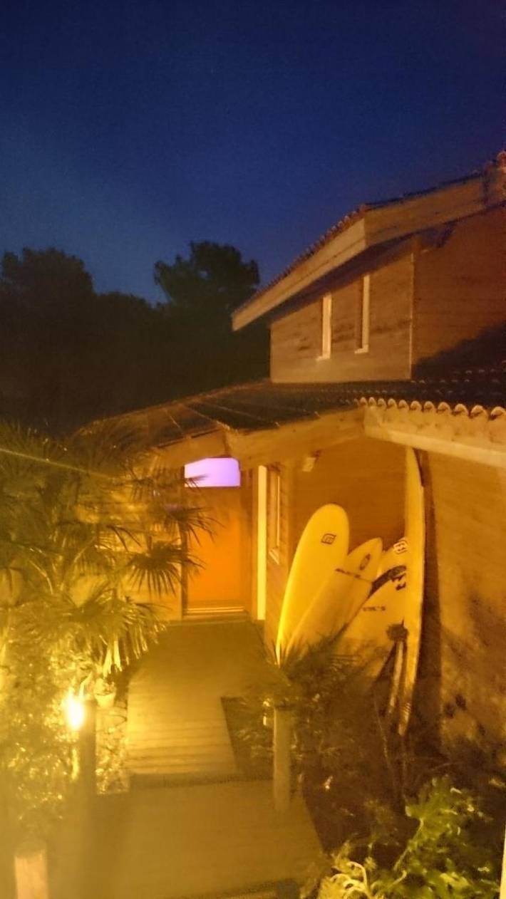 Location de vacances pour 2 personnes, avec terrasse et piscine ainsi que vue et jardin à Lacanau - 3