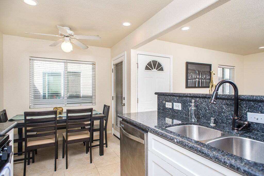 Entire apartment, Belmont Park And Sea World Boardwalk Bungalow in Mission Beach, San Diego