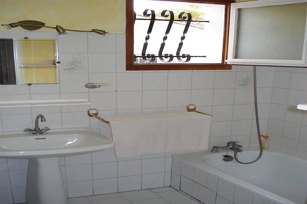 House 3 bedrooms 5 beds 20 mn from the sea 34660 Cournonsec in Cournonsec, Côte d'Améthyste