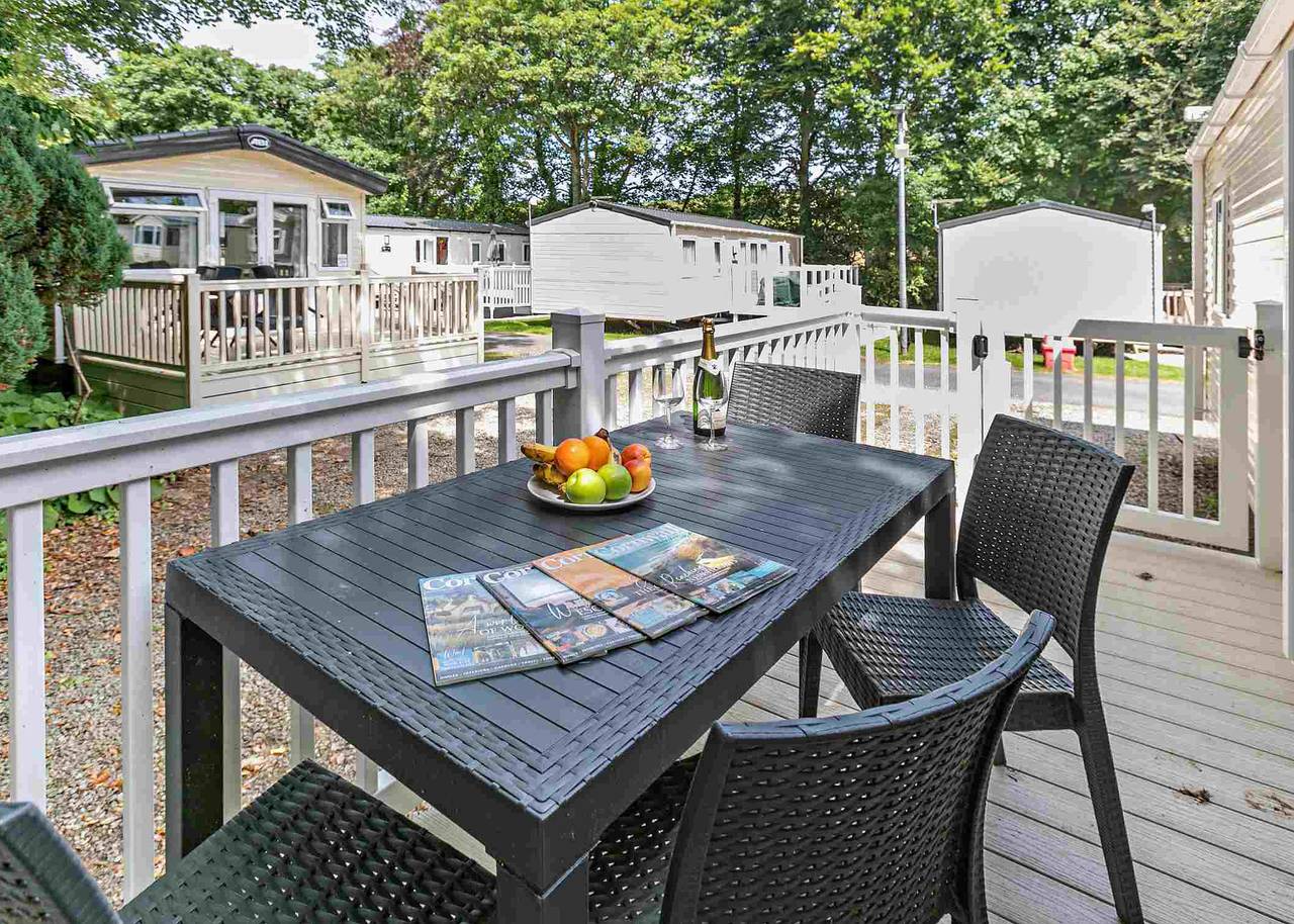 Gold 2 Caravan, slps 6, parking & decking in Bowness-on-Windermere, Lake District