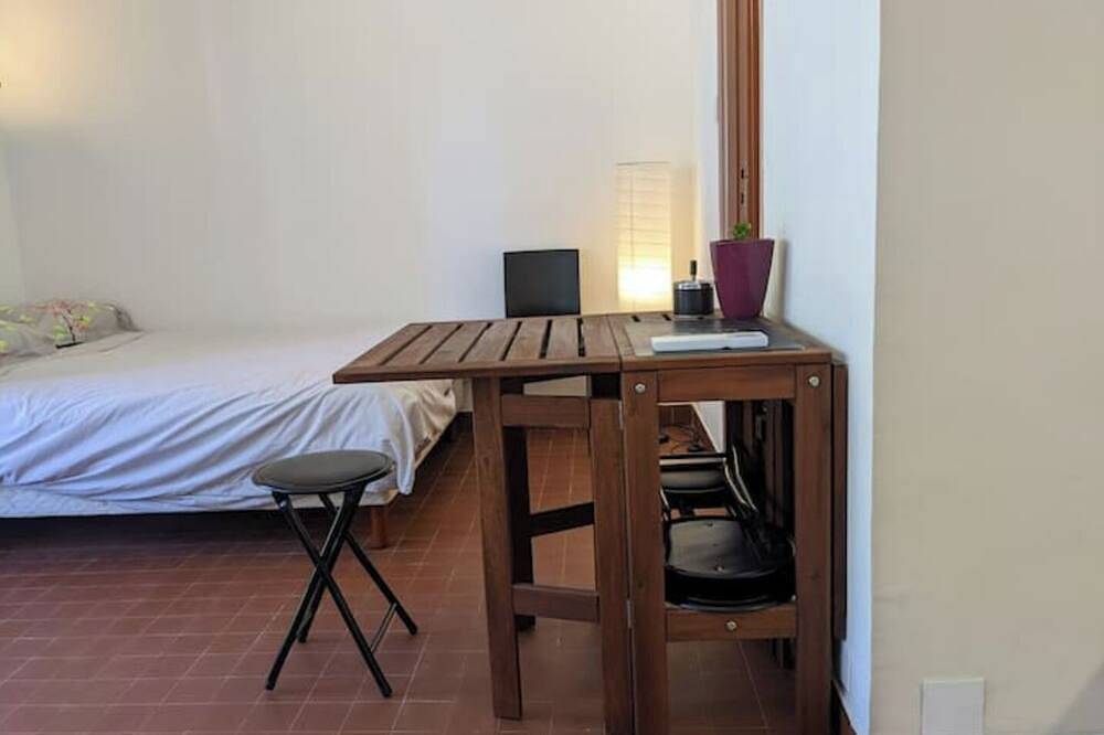 Apartamento entero, Independent studio 35m2 facing pond and beach in Saint-Chamas, Istres region