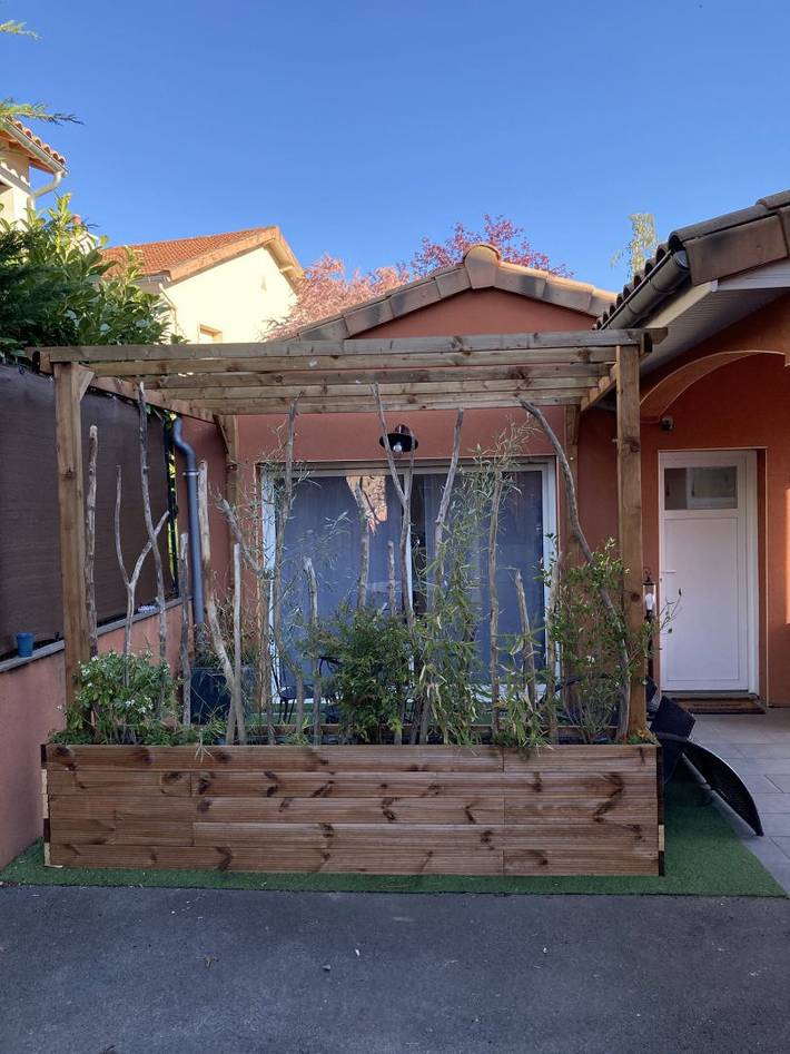 Gîte pour 3 personnes, avec jardin ainsi que piscine et terrasse à Millau - 3
