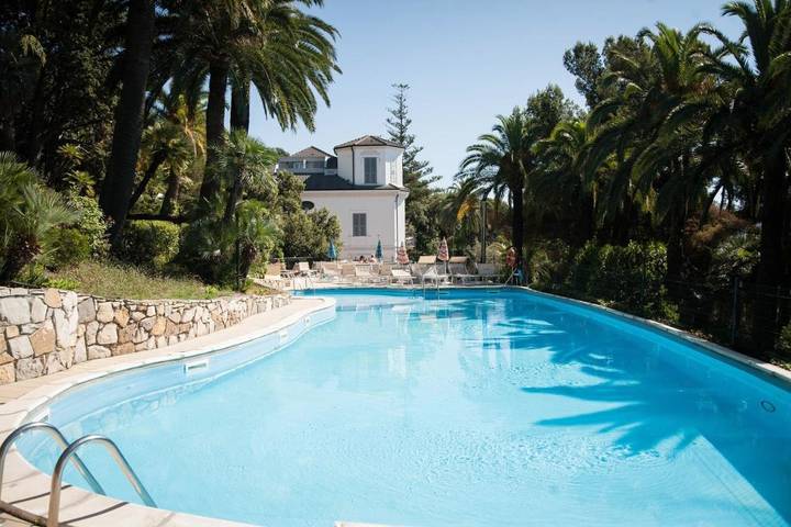 Appart’hôtel pour 2 personnes, avec Terrasse ainsi que Jardin et Piscine