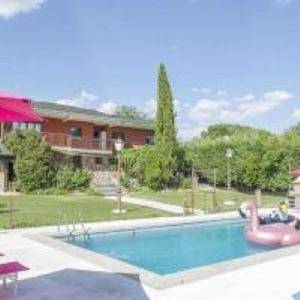 Casa rural para 5 personas, con Jacuzzi y Terraza además de Jardín y Piscina en Galapagar