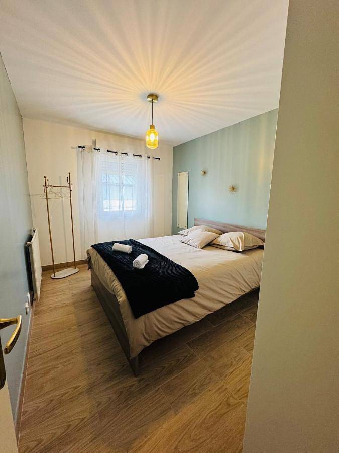 Appartement entier, Two-Bedroom Apartment in Mantes-la-Jolie, Yvelines