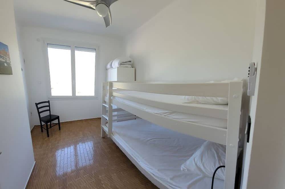 Logement Corse du Sud, 10 personnes, piscine, à 4 mn à pied de la  plage. in Sagone, Coggia