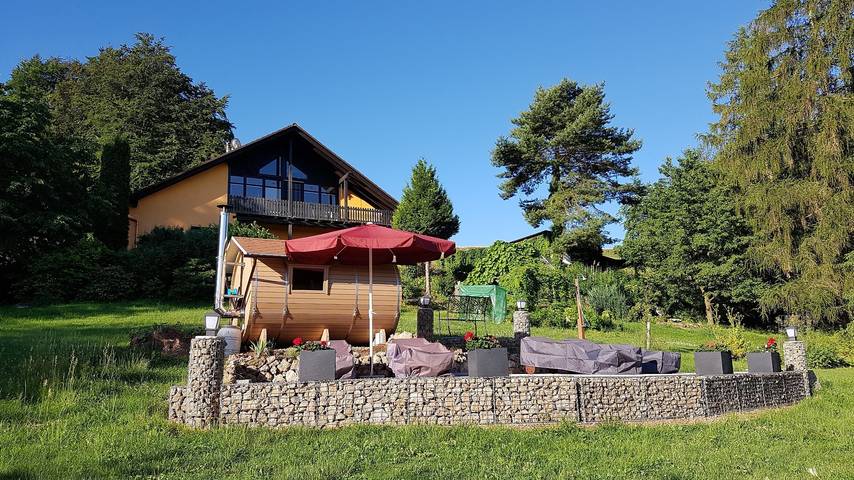 Ganze Ferienwohnung, Sylvias Ranch - Ferienwohnung (1Wohnzimmer, 2 Schlafzimmer, Küche, Bad, Wc extra, Terrasse, Sauna) in Wartburg, Marksuhl