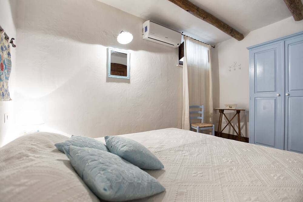 Casas de piedra antiguas: Color'e Cielu in Baunei, Provincia de Ogliastra