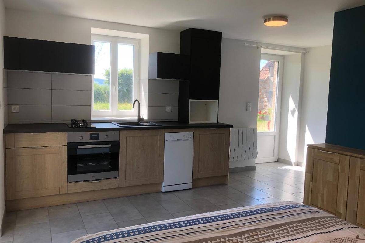 Appartement entier, Studio Apartment in Droiturier, Région de Vichy