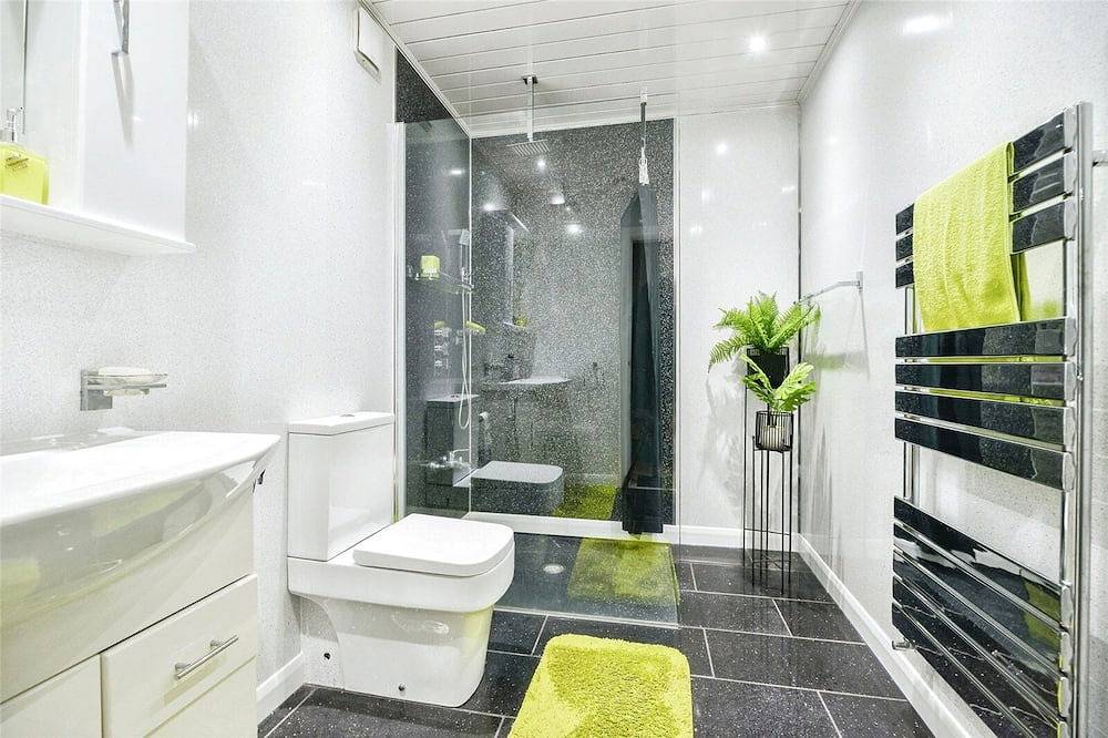 Spacious 3 Bed 2 Baths Free Wifi Central Location in Middlesbrough, North East England