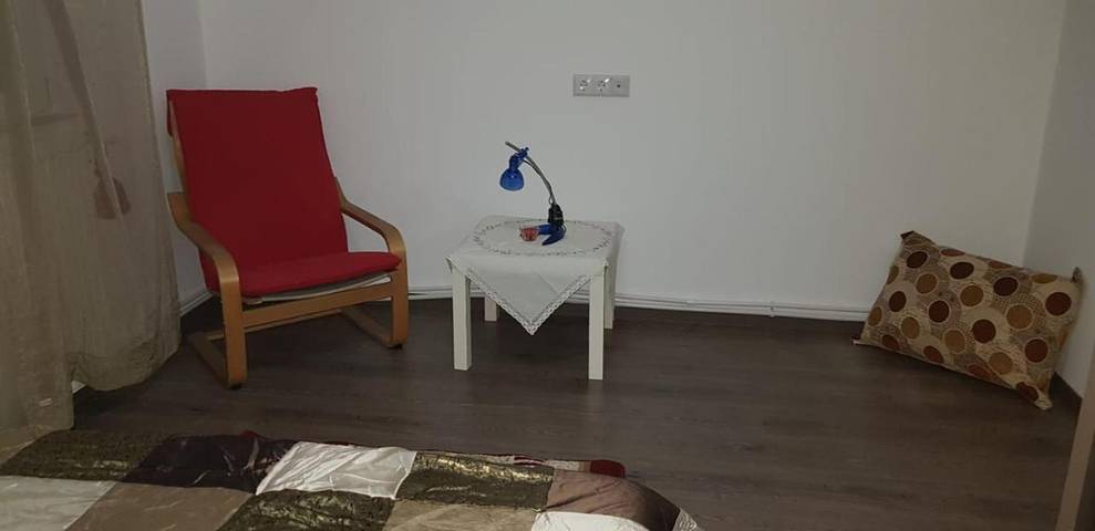 Gîte pour 2 personnes, avec vue ainsi que jardin et terrasse dans Dorna-Arini - 4