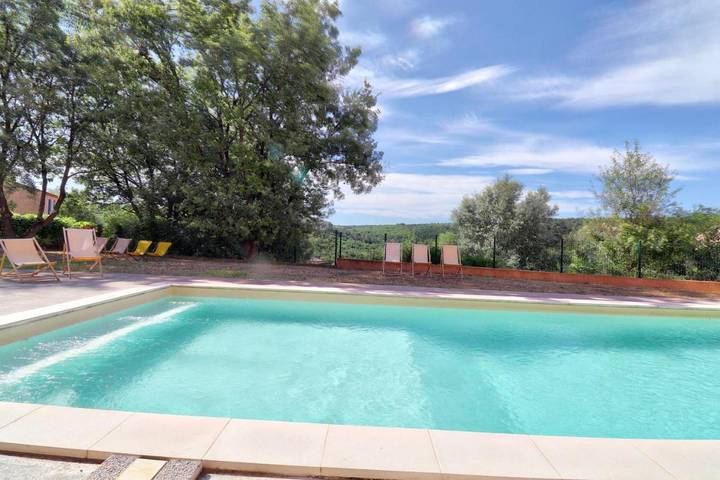 Location de vacances pour 4 personnes, avec Terrasse ainsi que Jardin et Piscine à Artignosc-sur-Verdon
