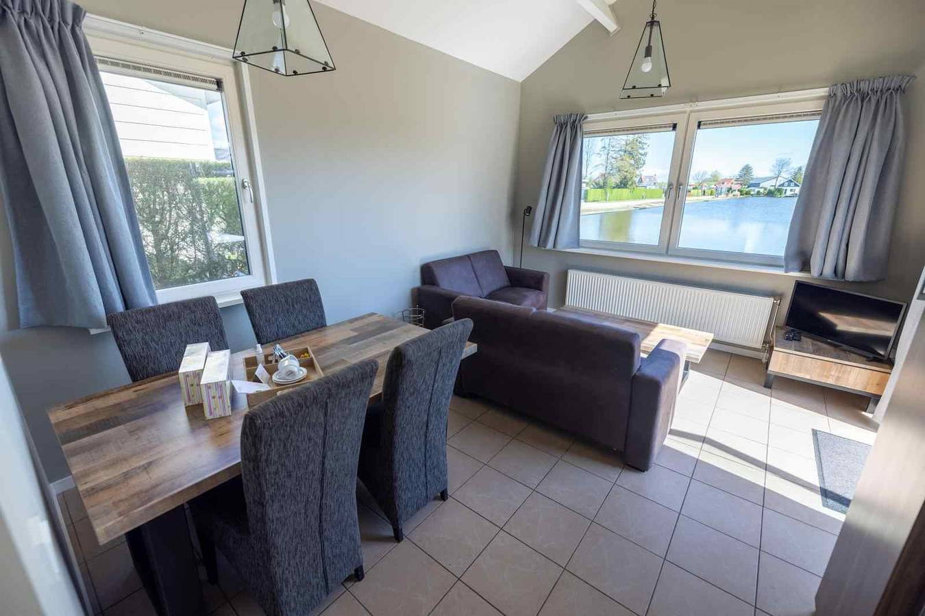 Beautiful 3 person holiday home on fishing water near Medemblik on the Ijsselmeer. in Ĳsselmeer