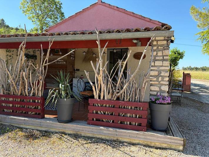 Location de vacances pour 2 personnes, avec jardin ainsi que piscine et vue à Lagorce - 3