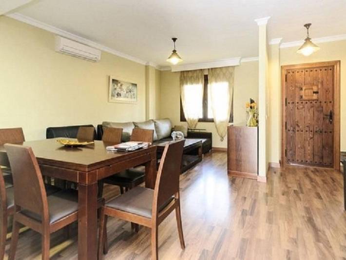 Casa de vacaciones para 8 personas, con piscina además de jardín y balcón en Vega de Granada - 4