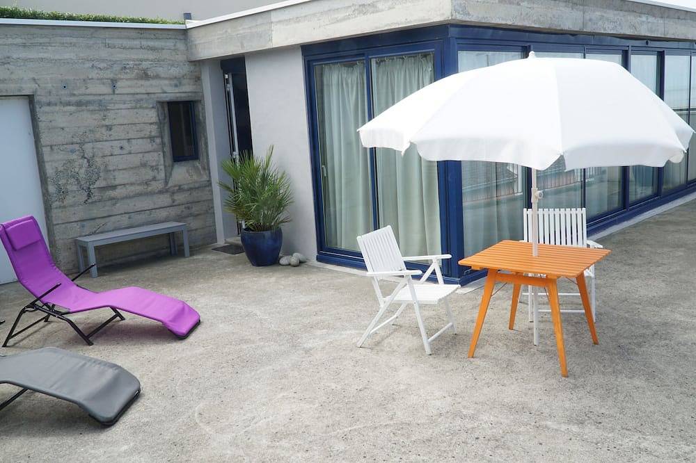 Charming house overlooking the sea facing the Chausey islands in Donville-les-Bains, Côte de la Déroute