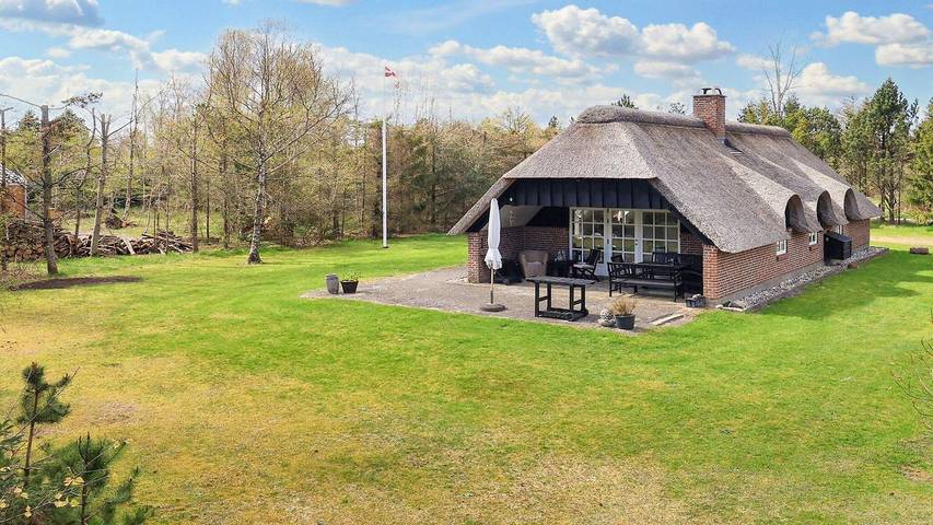 Ferienhaus für 7 Personen, mit Terrasse und Whirlpool, mit Haustier in Bratten