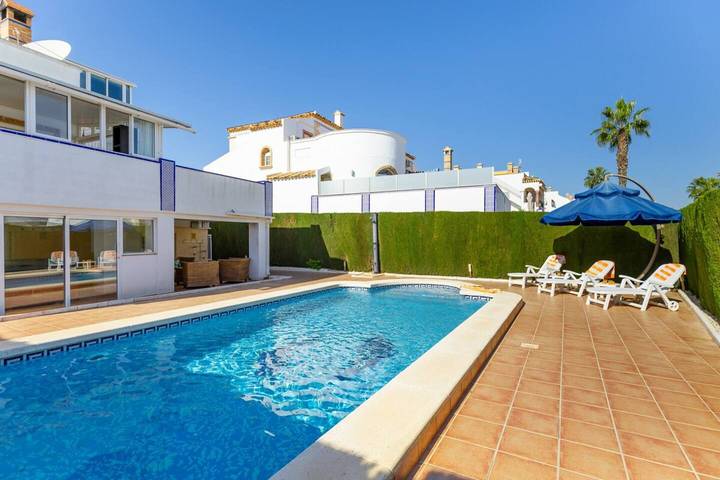 Chalet para 6 personas, con piscina además de jardín y terraza - 1