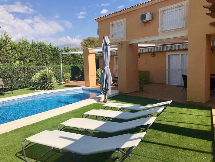 Casa rural para 8 personas, con terraza además de piscina y jardín en Benidorm - 2