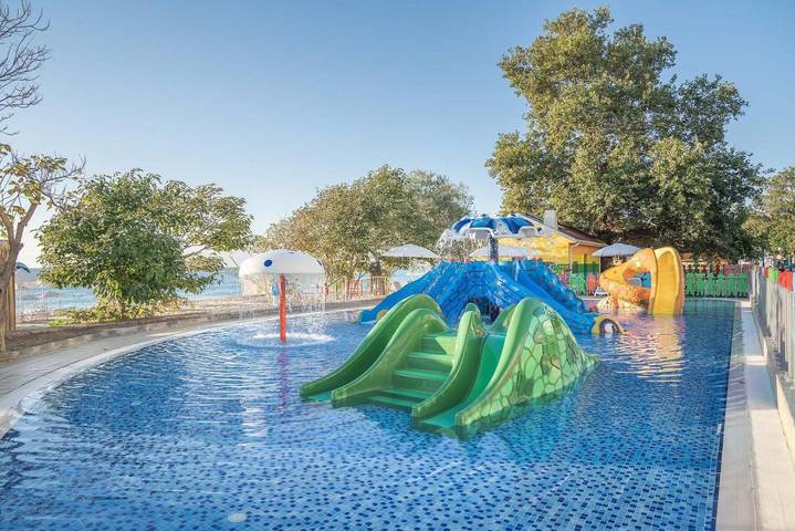 Hôtel pour 3 personnes, avec terrasse ainsi que piscine et sauna