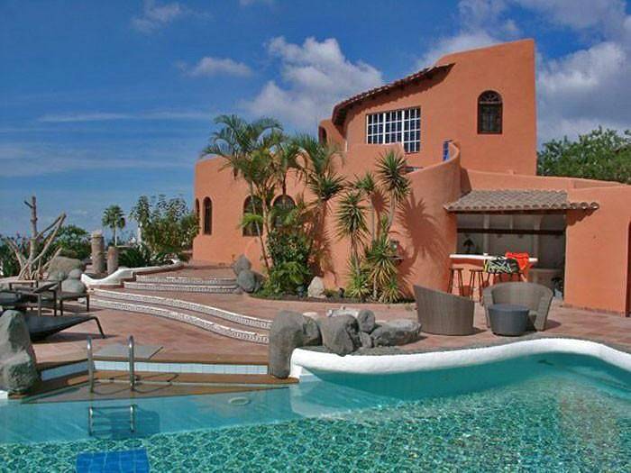 Luxurious villa in Chayofa with pool, terrace and furnished Bbq area in Chayofa, Arona