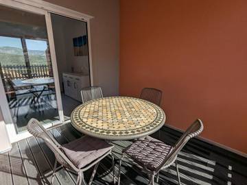 Gîte pour 2 personnes, avec terrasse à Treilles