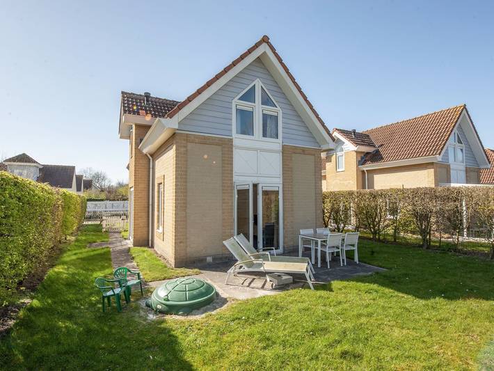 Ferienhaus für 4 Personen, mit Terrasse und Garten sowie Pool in Kamperland
