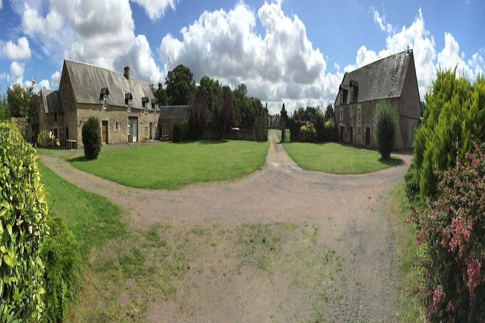 Beau chalet tranquille dans le domaine du manoir. Des termes plus longs considérés. in Sainte-Honorine-du-Fay, Région de Caen