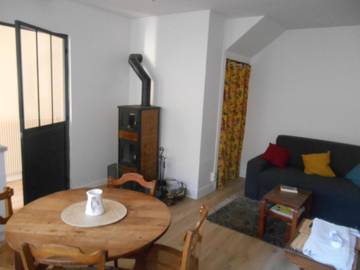 Gîte pour 4 personnes, avec jardin à Combronde