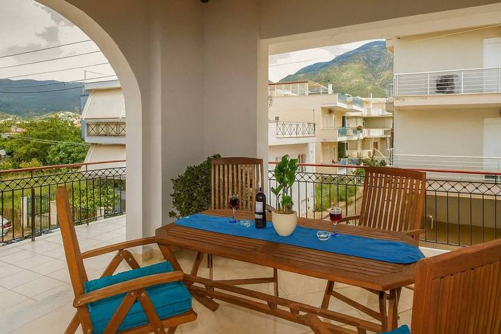 Gîte pour 4 personnes, avec balcon/terrasse, adapté aux familles à Calamata - 2