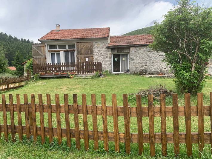 Location de vacances pour 7 personnes, avec terrasse dans La Croix de Bauzon - 2