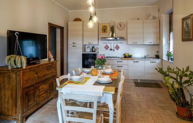 Apartamento vacacional entero, Moderno apartamento con jardín, aire acondicionado, TV, aparcamiento y WiFi - Cerca de restaurantes y del río in Chianciano Terme, Provincia de Siena