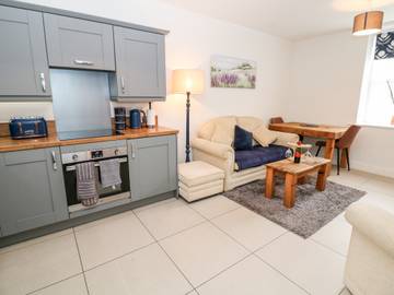 Log Cabin for 4 People in Buxton, Peak District, Photo 3