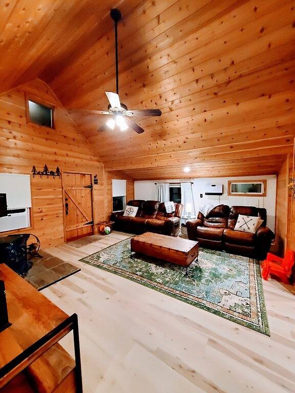 Privater Berg Am Wasser Auf 6 Acres !!! Schwimmen / Float / Fish / Kayak / Hike !!! in Catskill Mountains