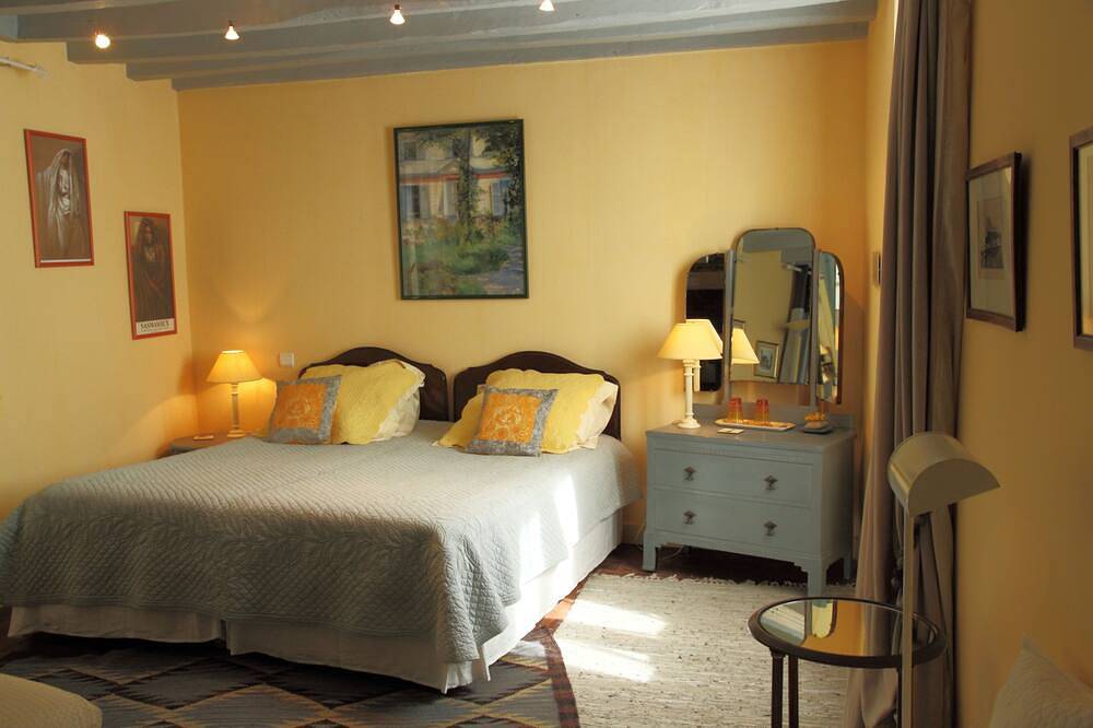 Grande chambre/studio indépendante- entrée privée, dplein-pied sur le parc in Bléré, Région de Tours
