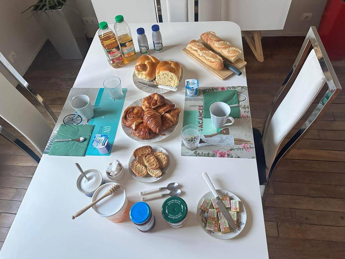 Appartement de vacances entier, Deluxe Room (2 Adults + 1 Child) in Melun, Seine-et-Marne