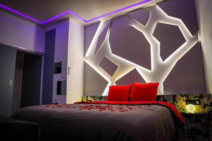 Location de vacances pour 2 personnes, avec sauna et jacuzzi dans Montignies Sur Sambre - 2