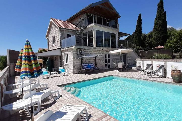 Villa für 8 Personen, mit Terrasse in Montenegro