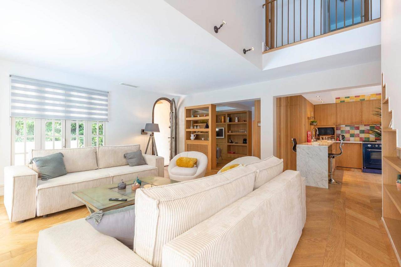 Les Lauriers family house in the center of Juan les Pins in Juan-les-Pins, Antibes