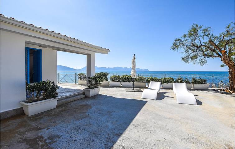 Location de vacances pour 6 personnes, avec jardin ainsi que piscine et terrasse à Balestrate - 2