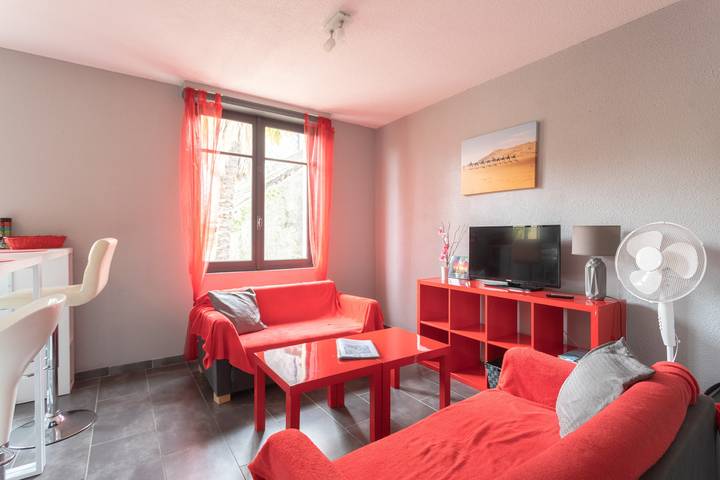 Ganze Wohnung, Ferienwohnung "Le Vignemale" in Lourdes, 4 Pers., privater Garten, Balkon, schnelles WLAN, zentral in Lourdes, Hautes-Pyrénées