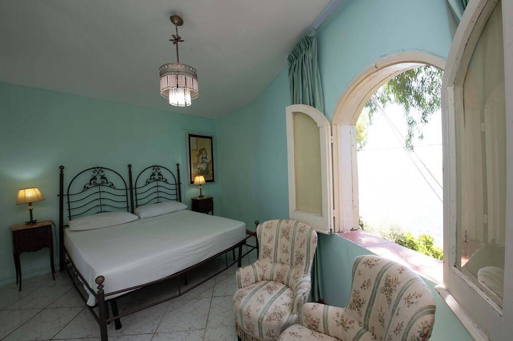 Amore Rentals-Villa Incanto sul Mare-Exclusive Oasis, Private Chef & Sea Access in Furore, Sorrento Coast