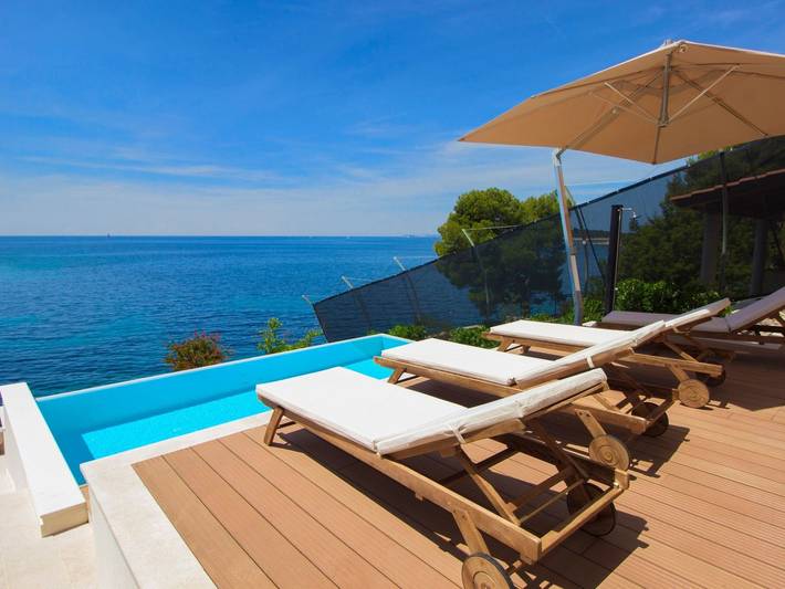 Ferienhaus für 12 Personen, mit Terrasse und Garten sowie Pool