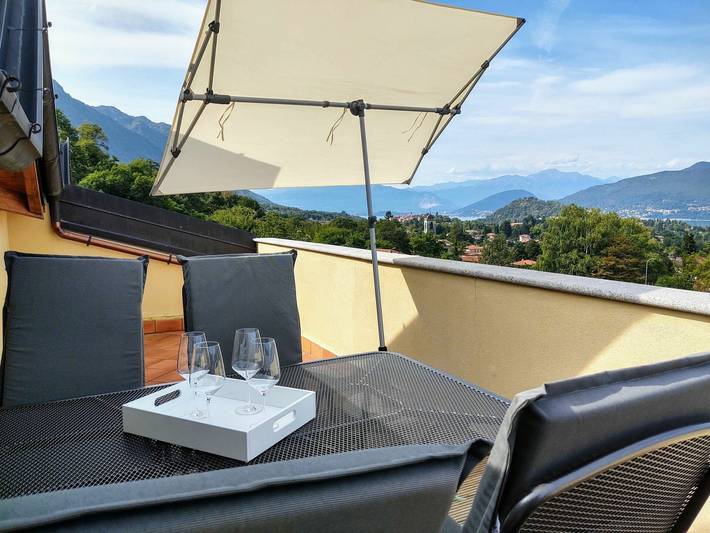 Ferienwohnung für 4 Personen, mit Garten und Seeblick sowie Pool in Porto Valtravaglia - 2