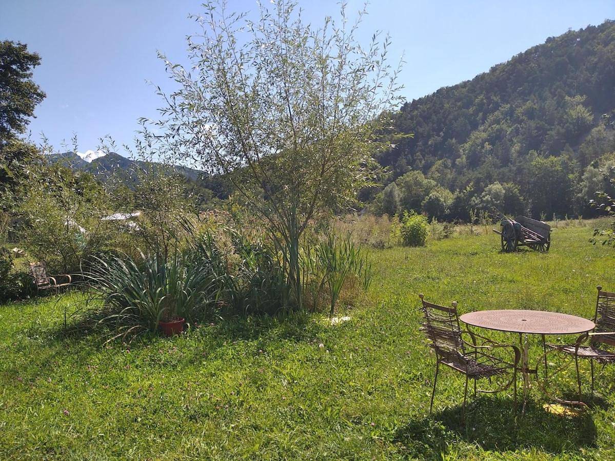 Grande yourte aux jardins d'Amagaïa in Boulc, Région de Die